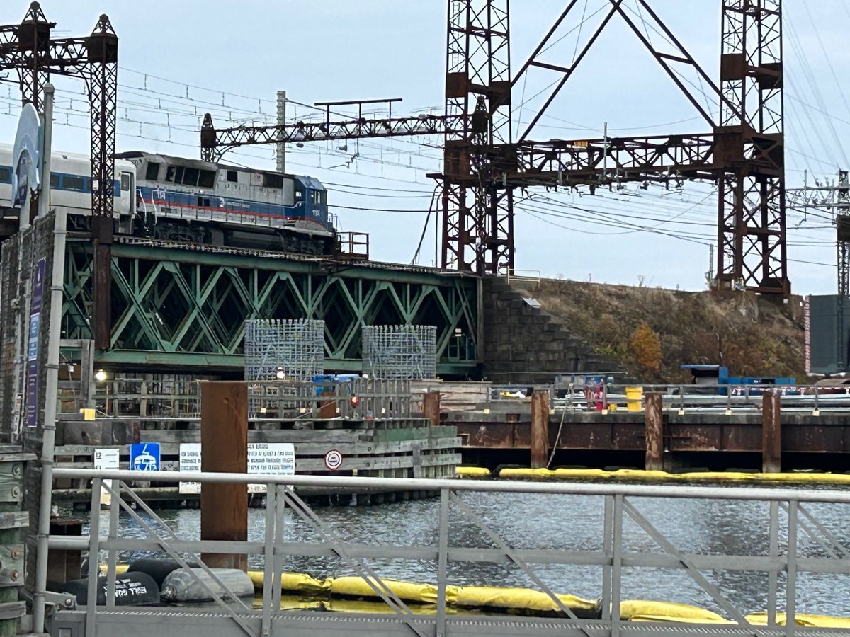WalkBridgeCT's tweet image. The WALK Bridge Construction News for the w/o 12/1/2025 is now available. The East Norwalk Train Station temporarily closed Saturday-Sunday, DECEMBER 6-7, re-opens for first train on Monday, December 8. WALK Bridge Construction News - December 1, 2025 | WALK Bridge