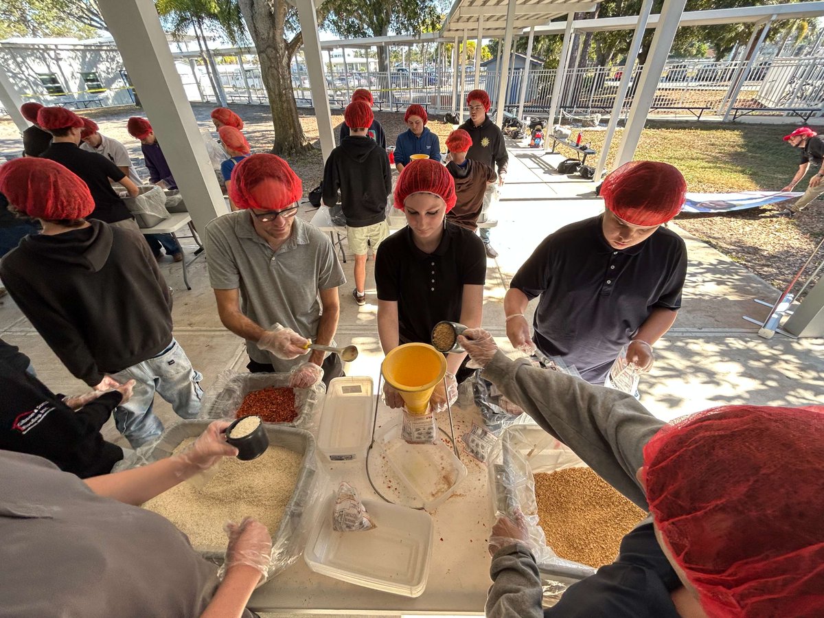 my_pcs's tweet image. Students at Richard O. Jacobson Technical High School partnered with Rise Against Hunger and Rotary International of Indian Rocks Beach to pack 20,000 meals for families in need. These small actions make a big impact, from Haiti to Jamaica to the Philippines. #PCSProud