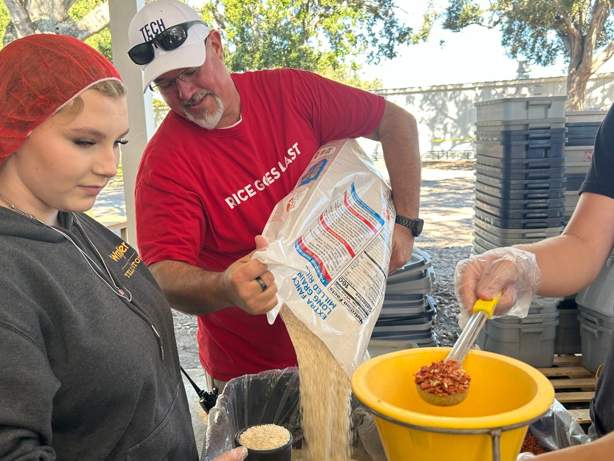 my_pcs's tweet image. Students at Richard O. Jacobson Technical High School partnered with Rise Against Hunger and Rotary International of Indian Rocks Beach to pack 20,000 meals for families in need. These small actions make a big impact, from Haiti to Jamaica to the Philippines. #PCSProud