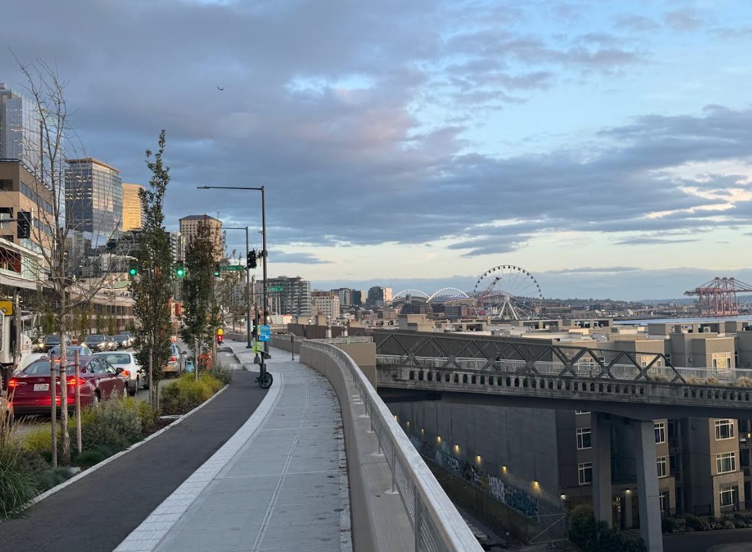 Golden_SIRU tweet media