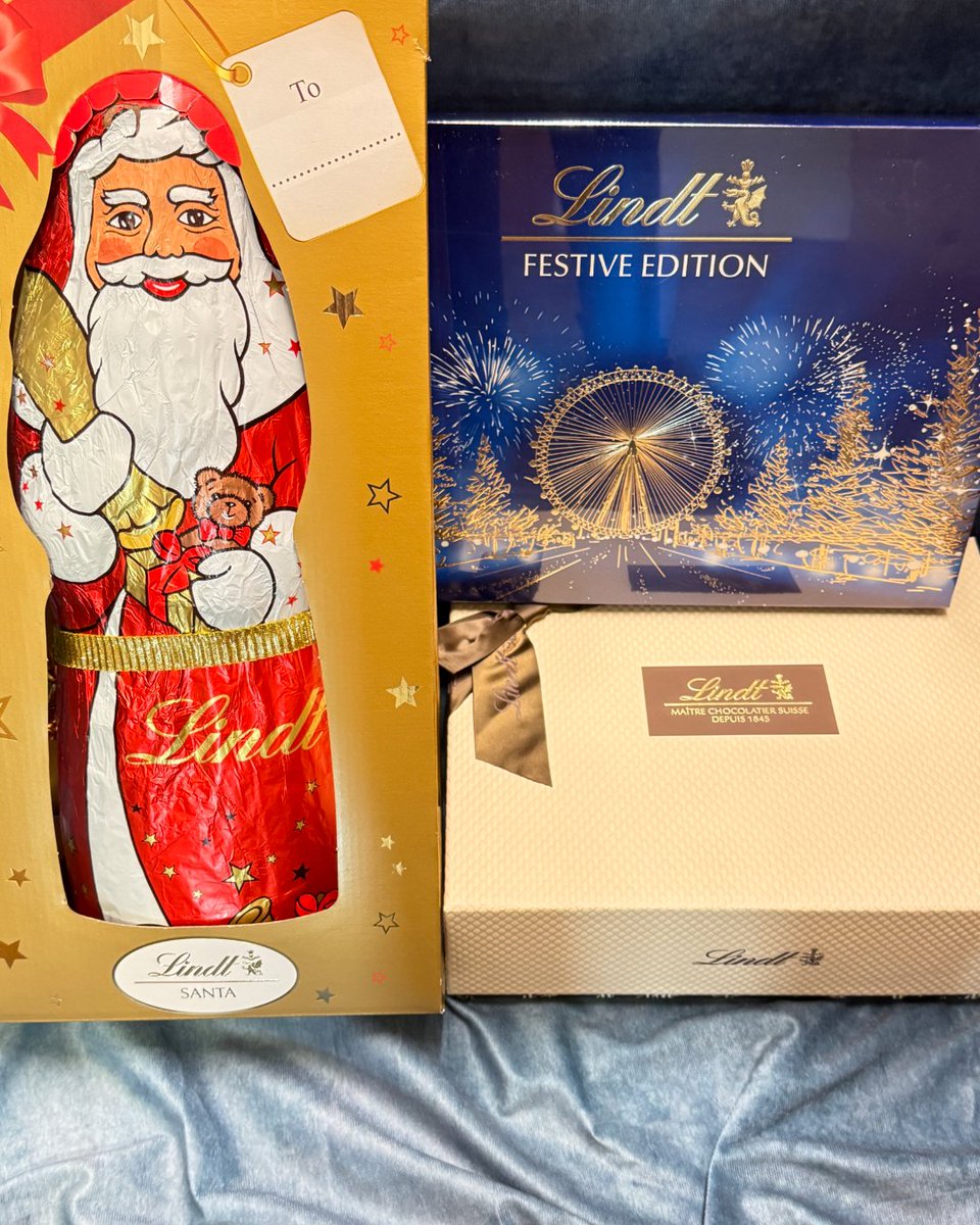 BoothsCountry's tweet image. This week&apos;s Win It Wednesday is a delicious bundle courtesy of Lindt ideal to give this Christmas! 

For your chance to win, tell us what your favourite chocolate is? 🍫

Ends 23:59 27.11.25. T&amp;amp;Cs apply, tap the link to view them brnw.ch/21wXRdu