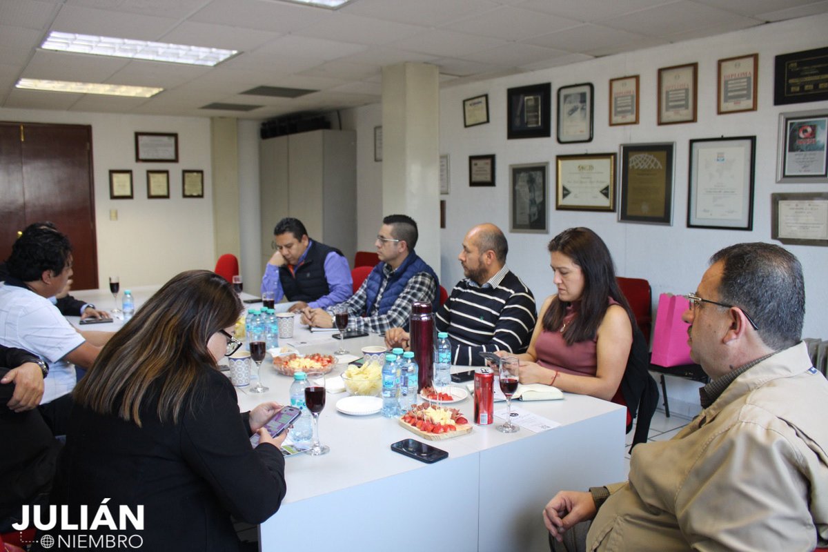 julianniembro's tweet image. 👥 ¡Socios @COPARMEX_Edomex! 

🙋🏻‍♂️Llevamos acabo con mucho gusto nuestra doceava sesión con #socios, donde, mantuve un diálogo de acercamiento y conocimiento con @Tiendas_OXXO, Consultoría Womeem, Plaza San Fermín, Finanzas con Pako y Loma Guarín.

#PorMasYMejoresEmpresas