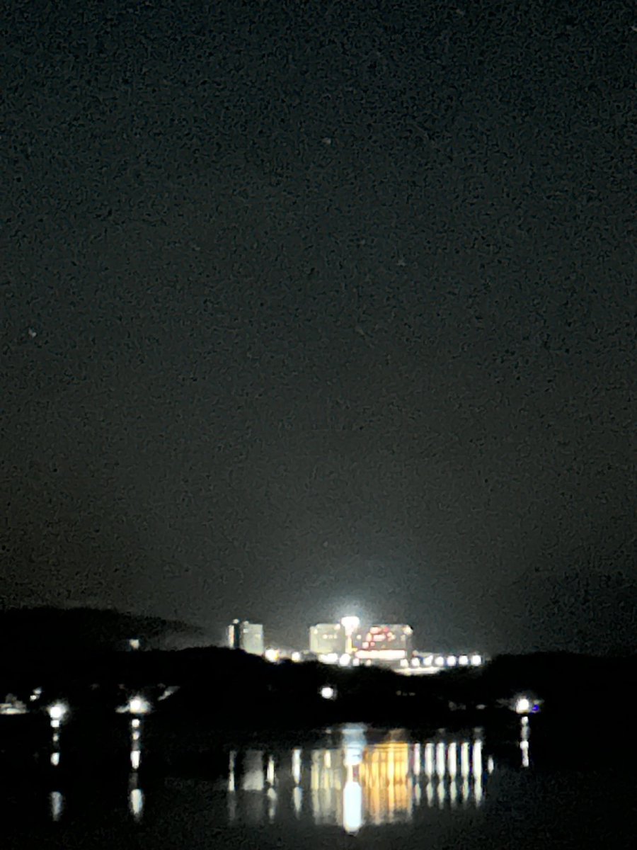 DEs0P6994xkQlJ9's tweet image. おはようございます🤗
11月27日(木) 気温6°/16° ☀️

穏やかな快晴ですが寒い朝です🌅🥶
朝晩との気温差には注意しましょう♪
午後から天気は下り坂⤵️☁️☂️
夜には雨になるかも？☔️
天候や気温の変化には要注意⚠️

素敵な一日をお過ごしください✨
本日も宜しくお願いします🙇‍♂️