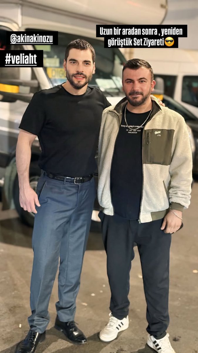 beusakn's tweet image. Yakışıklıma bakın yaa 🥹🖤🖤🖤🖤!
#AkınAkınözü #Veliaht