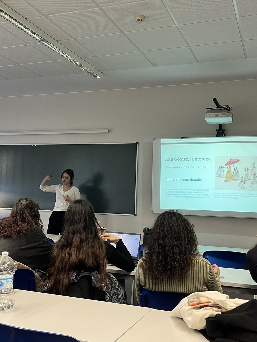 emoderUV's tweet image. Hemos aprendido muchísimo con Diana Berruezo (ICREA–UAB) ✨🖤
Muy contentas de compartir espacio, reflexiones y caminos con proyectos tan potentes e inspiradores como el suyo webs.uab.cat/badems/es/ Reflexionando sobre género y raza:  EMODER sigue tejiendo redes y memorias. 🌍📚