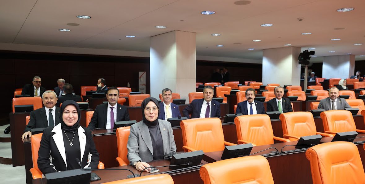 AbdurrahimFIRAT's tweet image. ✅ Halkımızın beklentilerini karşılayan yasal düzenlemeleri hayata geçirmeye devam edeceğiz.

Hayırlı geceler diliyorum.
#TBMM #yasa #YargıPaketi