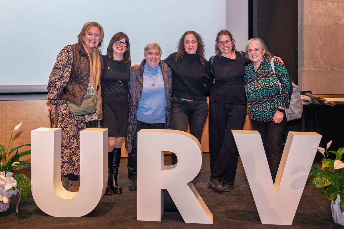 ✨La #URV reconeix el personal per la seva contribució al creixement de la institució. Aquesta tarda, s'ha lliurat el premi Xavier López a la millora de la gestió i s’ha distingit el professorat amb excel·lència docent, el personal amb 25 anys de dedicació i el recentment