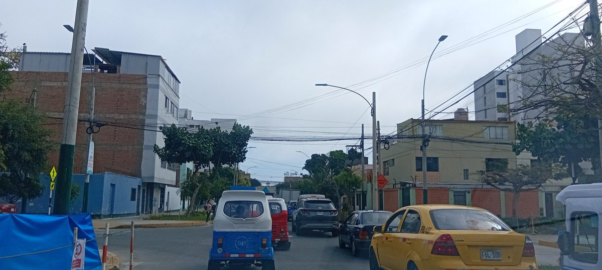 Peter_old10's tweet photo. Todos los años @MuniDeMagdalena roba en obras en pistas buenas para gastar presupuesto y el trafico infernal @PoliciaPeru @elcomercio_peru @ExpresoPeru @congresoperu https://t.co/3gK3amLlpy