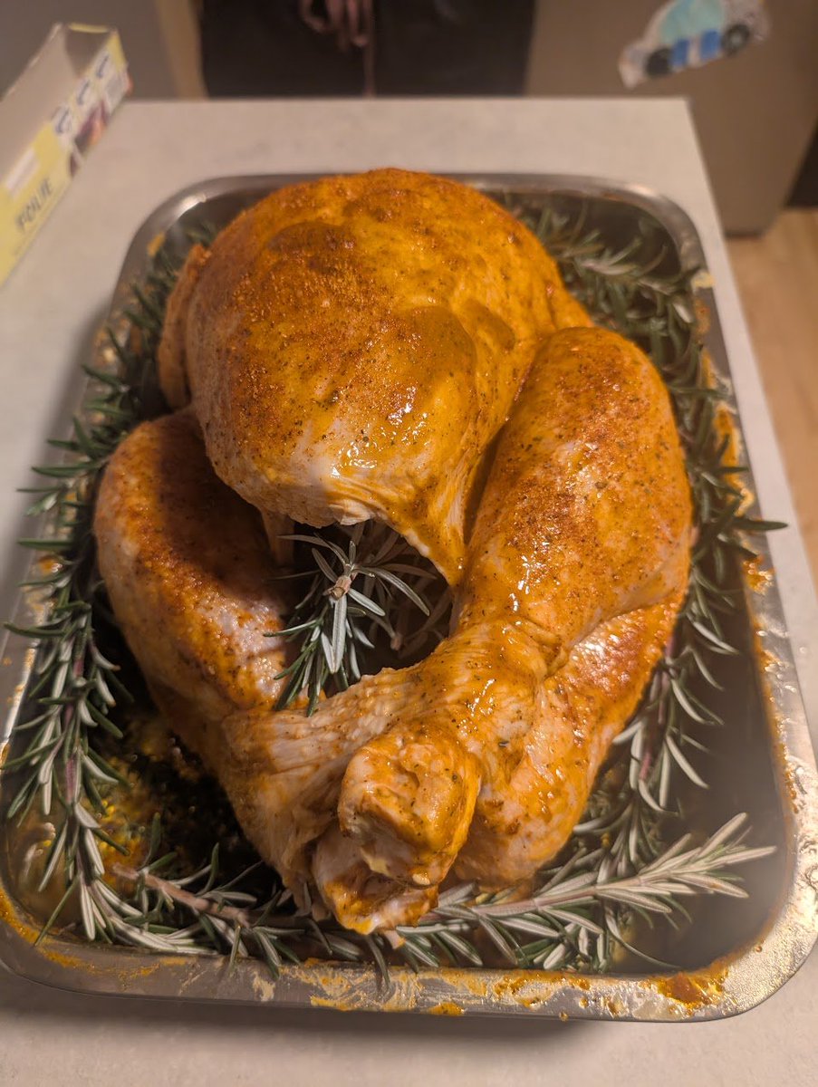 Gaming_Pulse_'s tweet photo. And so it begins.
Tomorrow is Thanksgiving — a day filled with family, food, and football. @sportfun
This Butterball turkey is about to get fired up in just a few hours.
#Thanksgiving #football #family #Turkey #Butterball https://t.co/6HTHdru35v