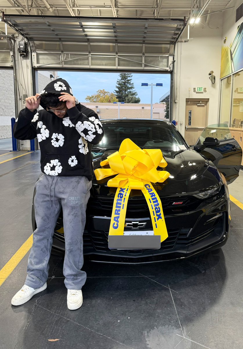 kikcuh's tweet photo. Glory to God i’m able to stream, help my family and buy myself a lil sum sum. Still grinding for bigger and better things 🙏 https://t.co/r7VXS62Df6