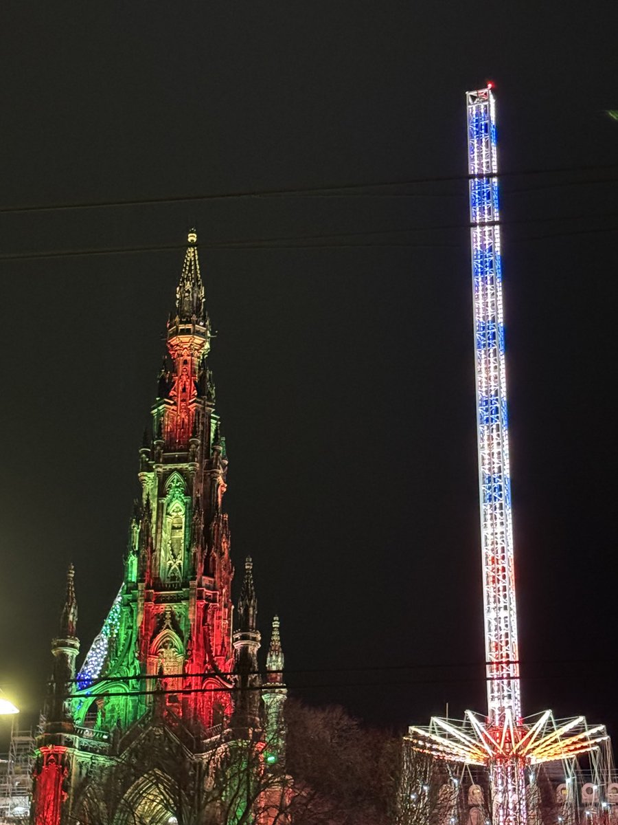 DrDMacaskill's tweet image. Leaving the @ScotParl in a cold  #Edinburgh after attending the 60th birthday celebrations of the amazing @CarersScotland - so important as a whole society we recognise the fundamental contribution of unpaid #carers. #careaboutcare @KirstenHogg