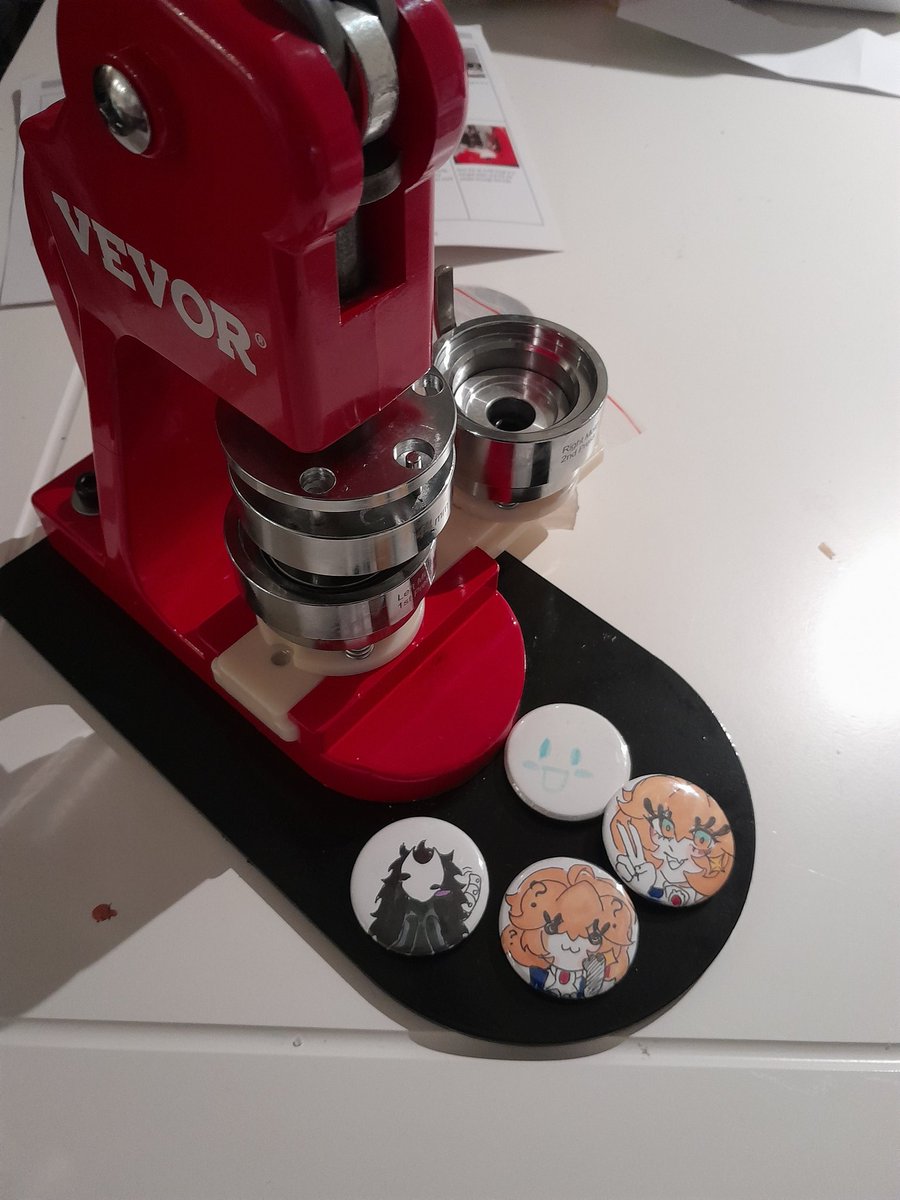 VictoryAwesomeK's tweet image. Got to test my button maker today, test buttons are not final designs just doodled to test paper and markers lol 😆