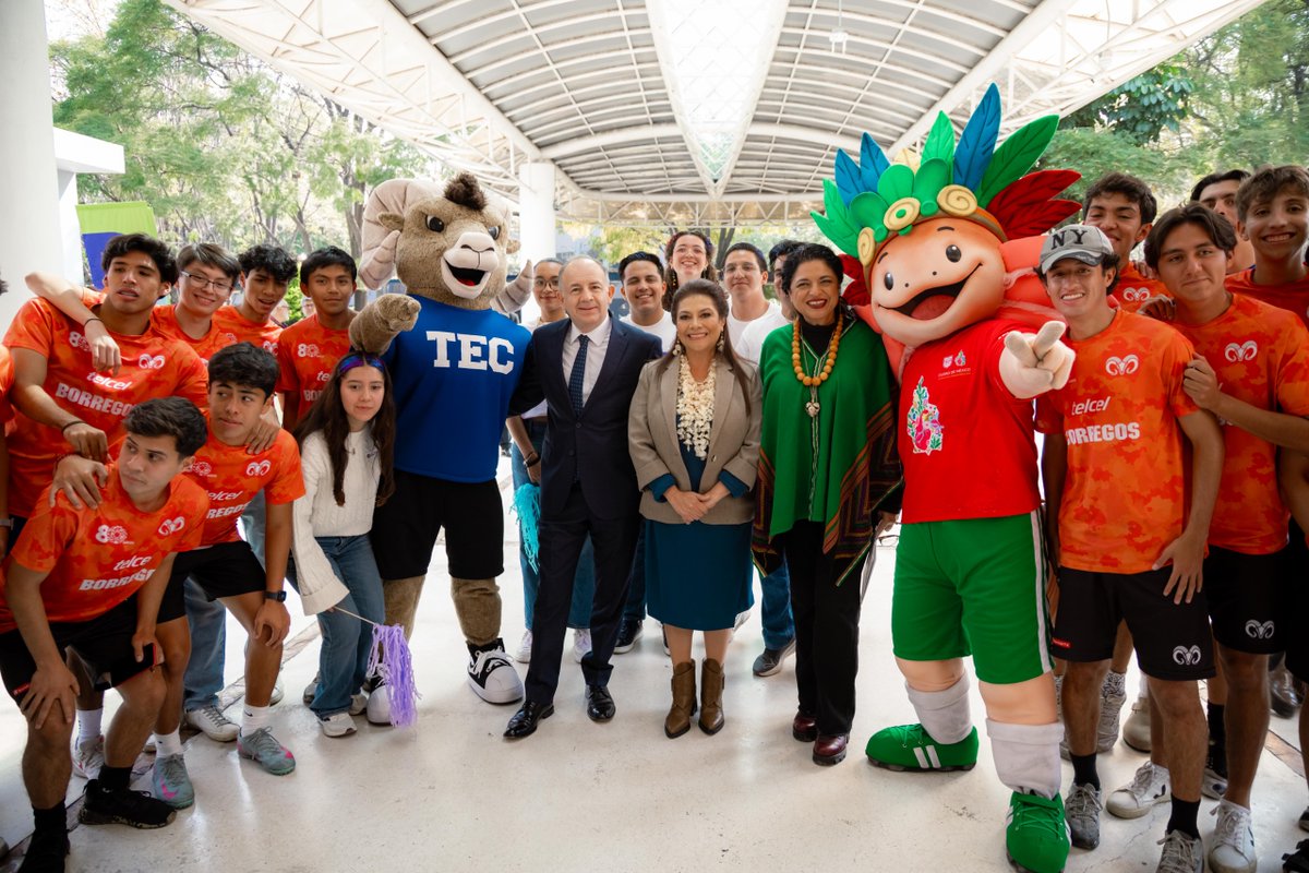 ClaraBrugadaM's tweet image. Inauguramos el Centro de Voluntarios de la @FIFAWorldCup en la Ciudad de México, en las instalaciones del @Tec_CCM. Es un espacio donde vamos a capacitar a 6 mil personas que tendrán la misión de conocer, sentir y vivir nuestra capital para compartir la experiencia del…