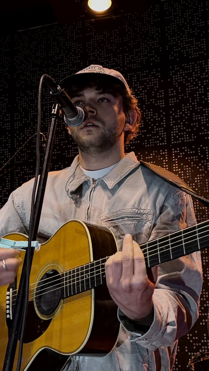 Vik || saw THE BIG 3😵‍💫 tweet media