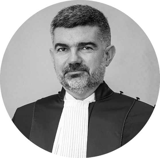 – ¿A qué llaman #soberania  informática”?
– A evitar lo que le pasó a #NicolasGuillou.
– ¿Quién es?
– Abrimos hilo 👇