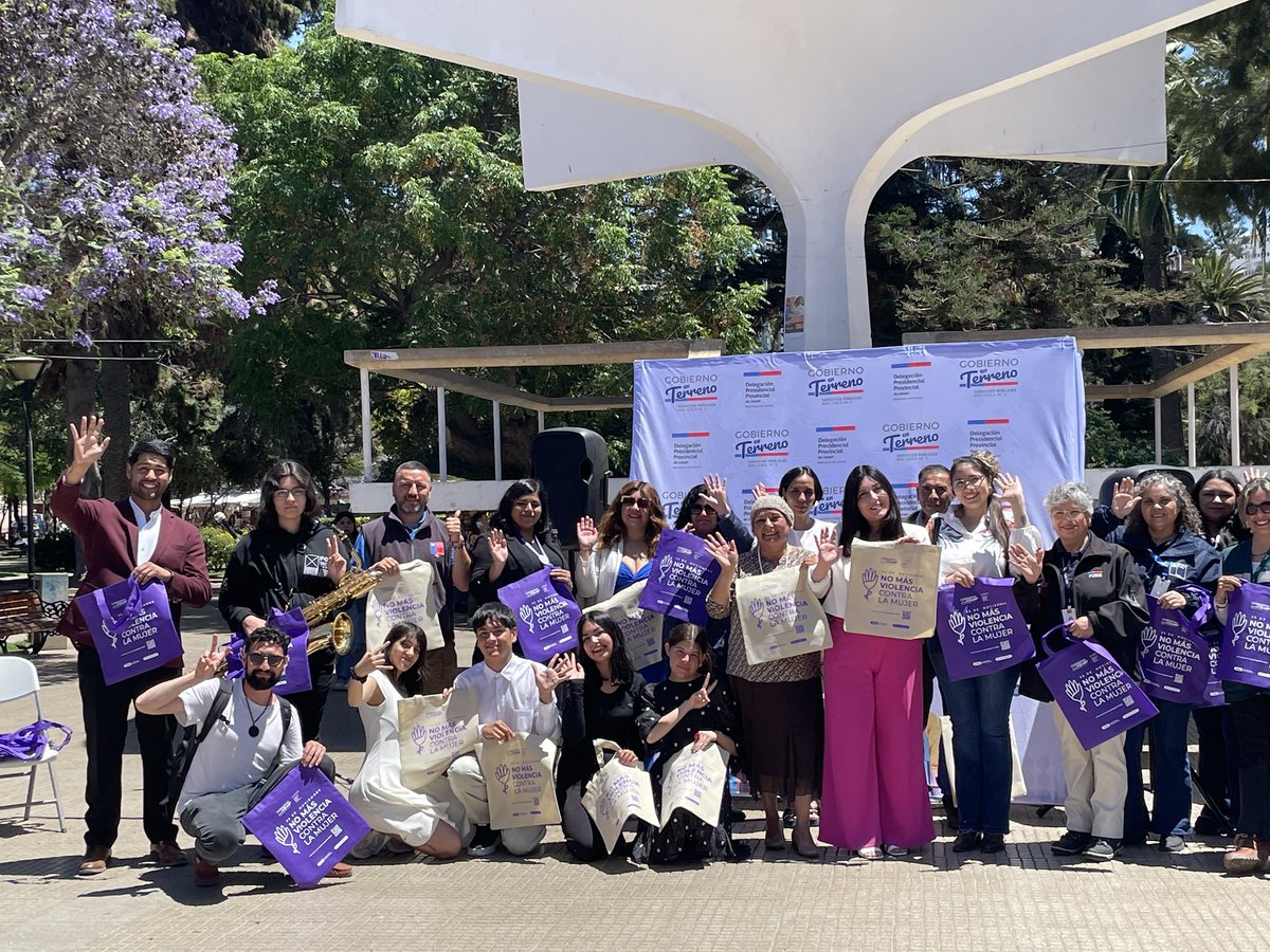 DPPLimari's tweet image. 🙋🏻‍♀️En Ovalle se realizó un acto conmemorativo por el Día Internacional de la No Violencia a la Mujer, con la presencia de la Seremi de la Mujer y Equidad de Género, Camila Sabando. Además, realizamos una plaza ciudadana para mujeres emprendedoras, lideresas y jefas de hogar 🤝🇨🇱