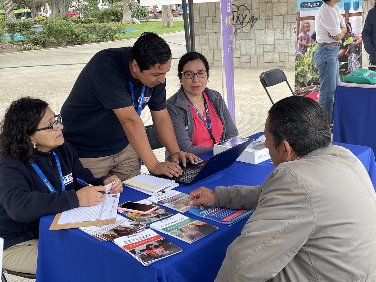 DPPLimari's tweet image. 🙋🏻‍♀️En Ovalle se realizó un acto conmemorativo por el Día Internacional de la No Violencia a la Mujer, con la presencia de la Seremi de la Mujer y Equidad de Género, Camila Sabando. Además, realizamos una plaza ciudadana para mujeres emprendedoras, lideresas y jefas de hogar 🤝🇨🇱