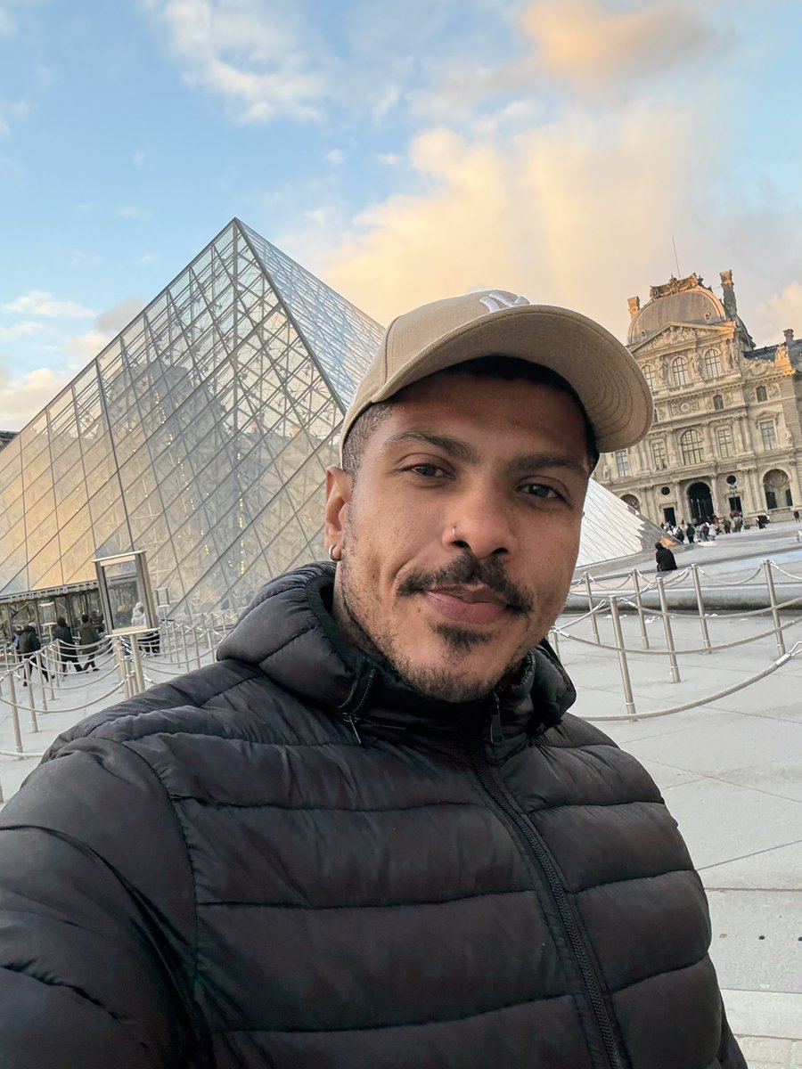 Reznan2's tweet photo. Paris https://t.co/EtOk1tAUU7