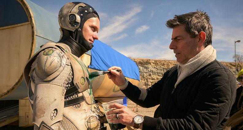 filmindependent's tweet image. #Murderbot fans this one’s for you! Dive into the Apple TV series starring Alexander Skarsgård with showrunners Chris and Paul Weitz (‘About a Boy’) #ontheblog.

🤖 Read here: filmindependent.org/blog/bifurcati…