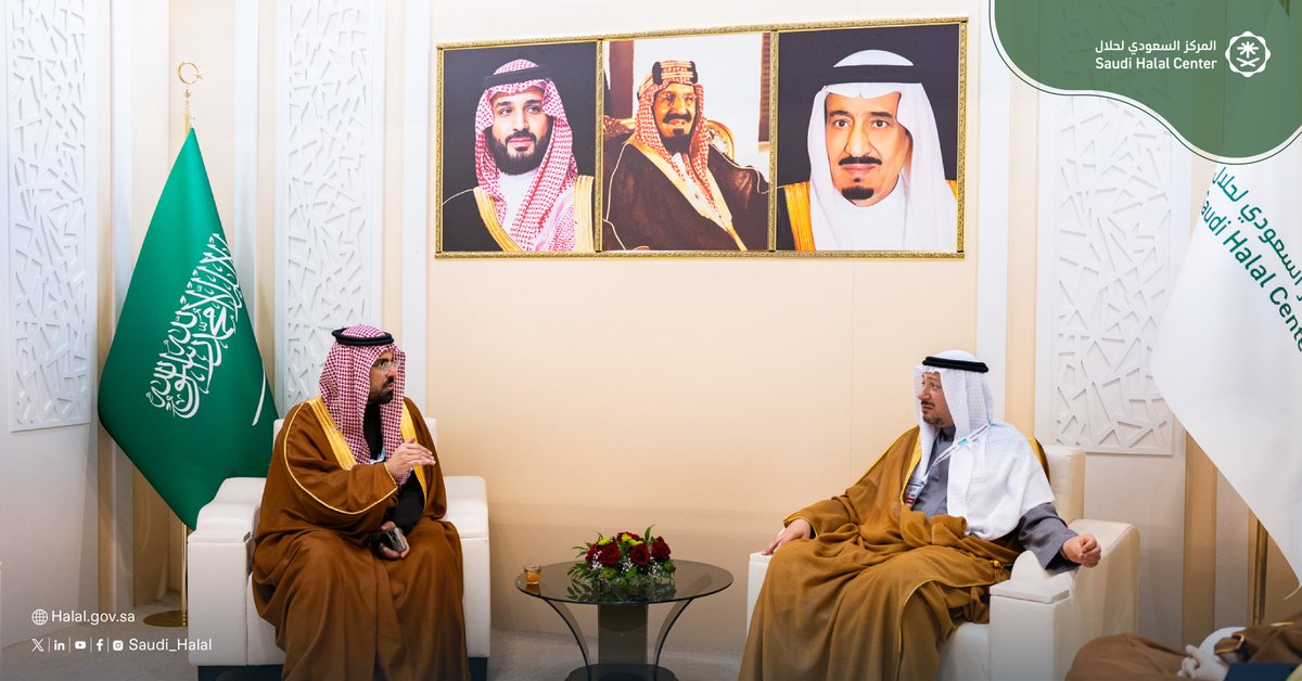 في #قمة_الحلال_العالمية

التقى سعادة الرئيس التنفيذي لـ ⁧#المركز_السعودي_لحلال⁩ م. عبدالعزيز الرشودي بسعادة سفير خادم الحرمين الشريفين لدى جمهورية تركيا أ. فهد بن أسعد أبوالنصر، حيث جرى استعراض جهود المملكة في قطاع الحلال، وتسليط الضوء على منظومة الحلال ومستهدفاتها المستقبلية.