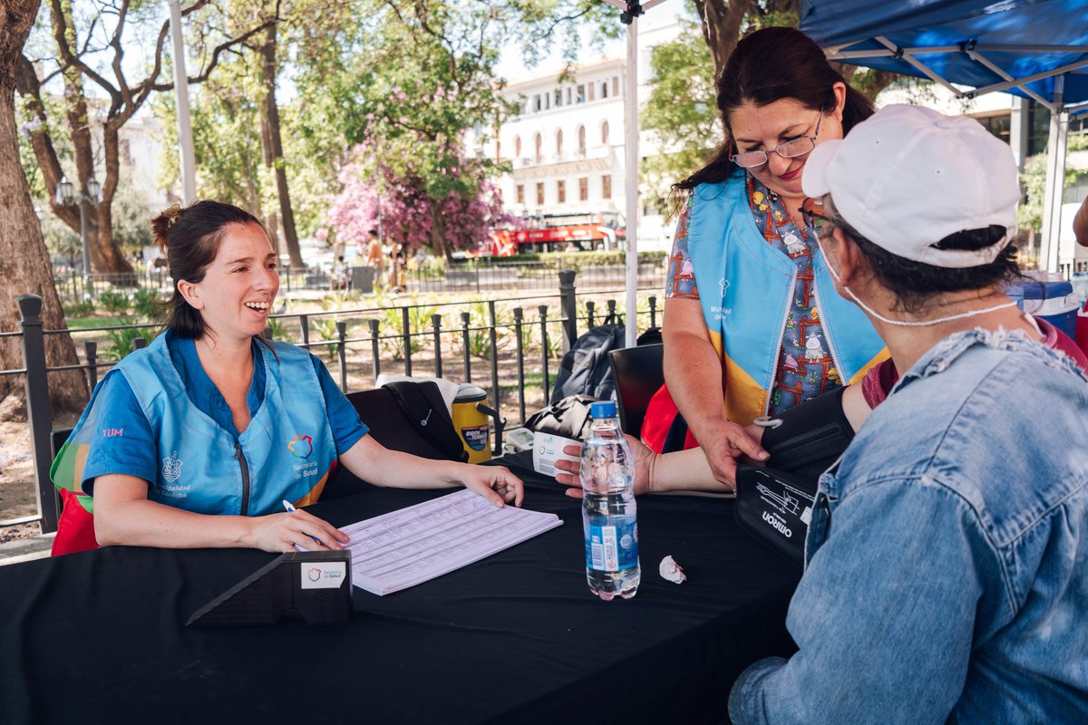 ☀️ ¿Tenés que hacer trámites en el centro de #CórdobaCapital por las mañanas?

🏥 Para afrontar las altas temperaturas instalamos un puesto de hidratación en Plaza San Martín en el cuál podrás resguardarte del sol, hidratarte y recibir atención médica en caso de emergencia.