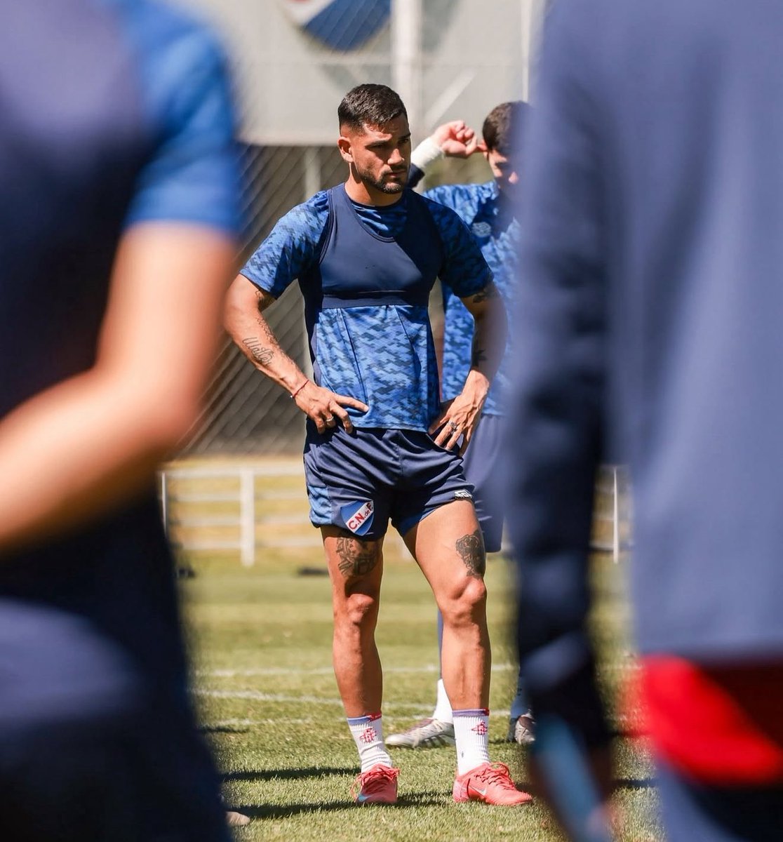 Digadoma's tweet image. Emiliano Ancheta tuvo un fuerte golpe en la nariz en el entrenamiento con Nacional.

El jugador estará a la orden de Jadson Viera para el clásico con Peñarol del próximo domingo.

Jugará con una máscara protectora en el rostro. 

@ElEspectadorUy