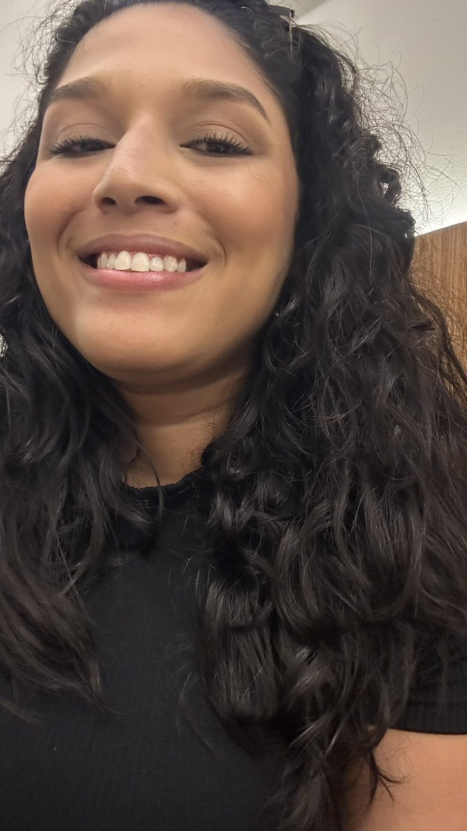 biahcor's tweet image. eu amei meu cabelo hoje e resolvi vim exibir aqui nessa rede de que nunca mais viu minha cara bonita