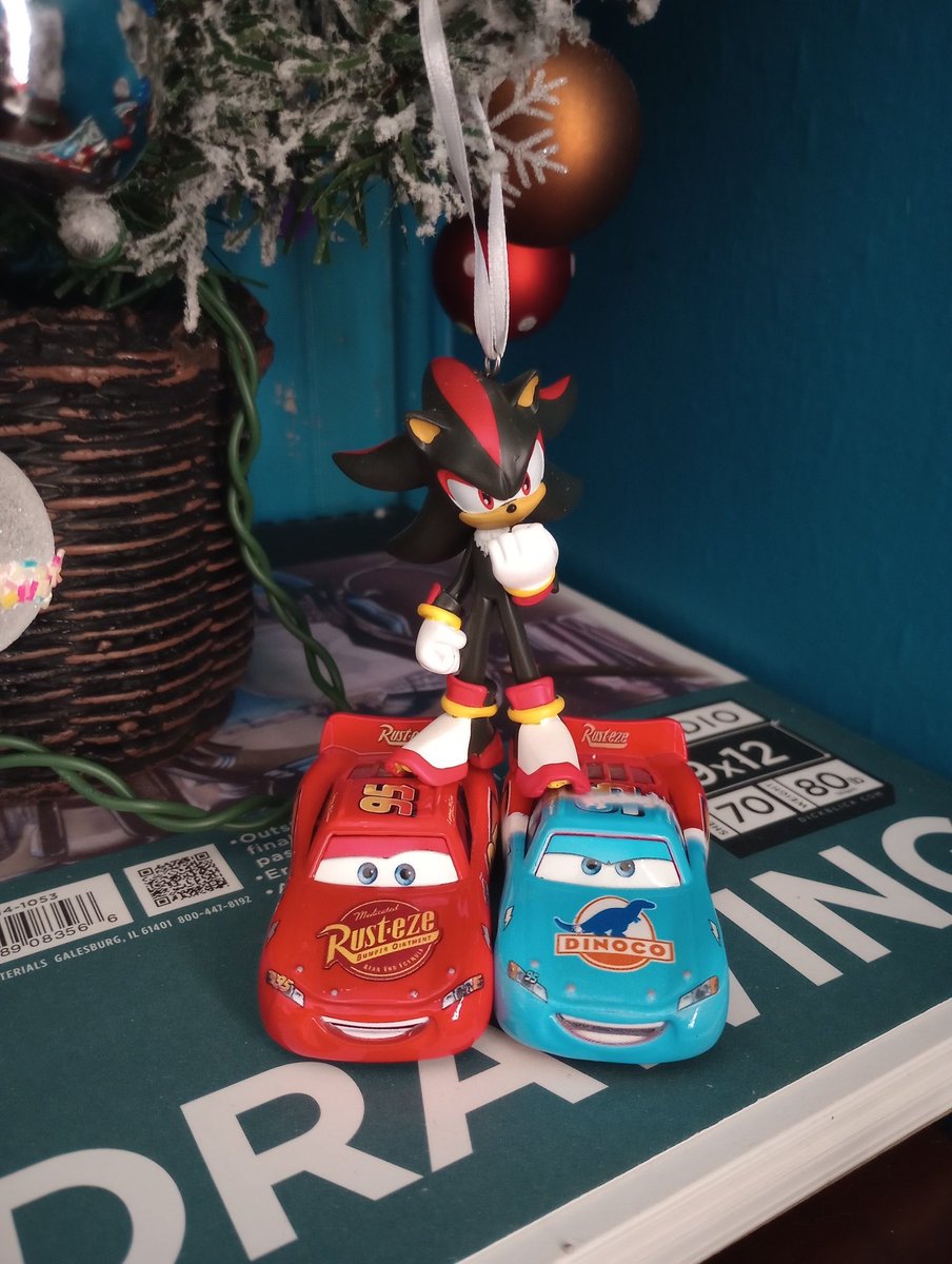 My very first main in Roblox Dandy's World, checking out it's new update, and guess who's finally arrived to be added/decorated to my Christmas tree!!! (⁠≧⁠▽⁠≦)

(And sorry that the first screenshot is very blurry. His name is Astro, and idk why he looks that blurry!!😭😭)