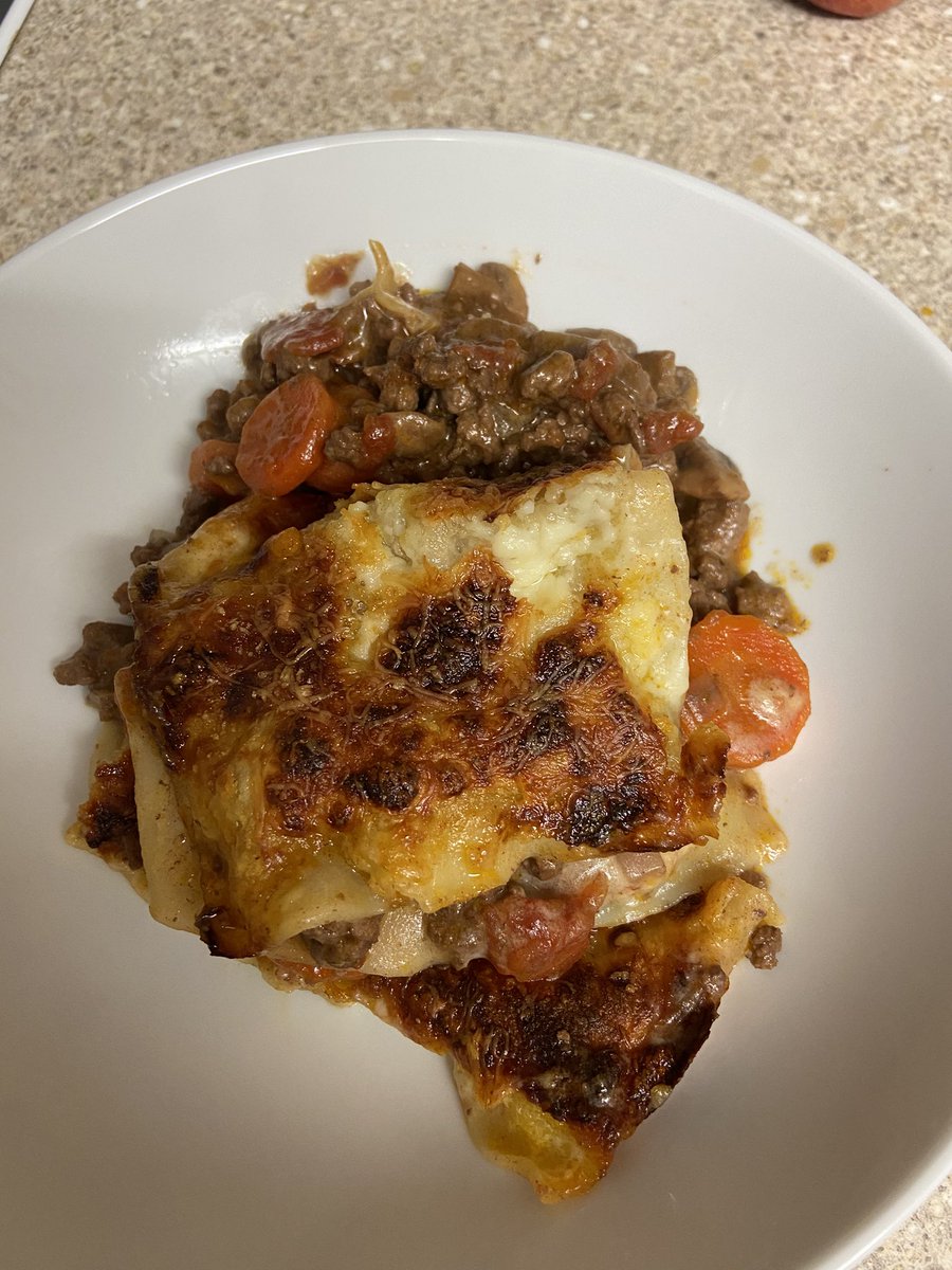 What else to do with a random holiday day?! Put the tree up, did the housework, finally built my Lego and made a lasagne 🤗