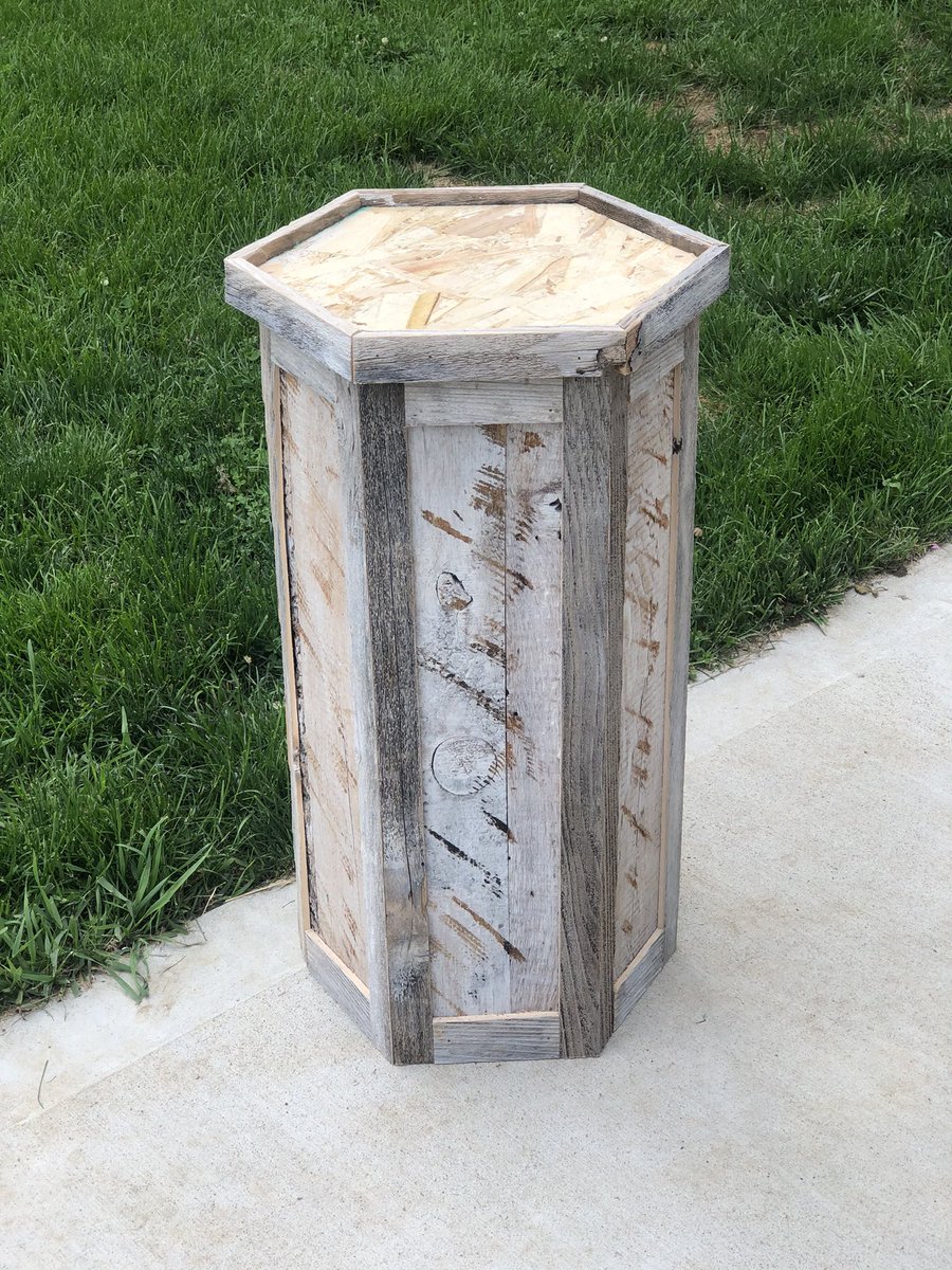 NicholsBases's tweet photo. Custom white wash barnwood pedestal #deerhunting #deermount #barnwoodpedestal 
#hunting #barnwood https://t.co/3nfSepaDaD