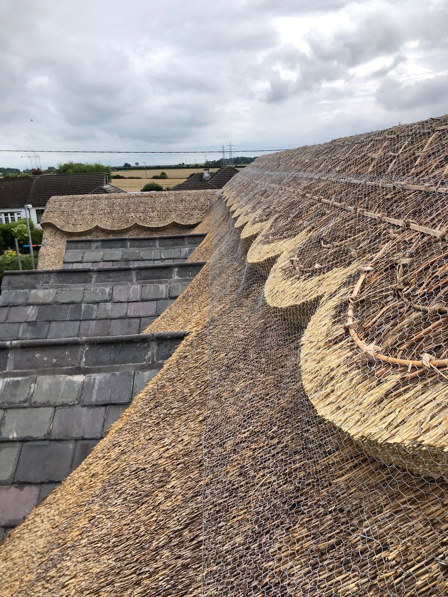 masterthatcher2's tweet image. Thatch and slate. A re-ridge we did a couple of years ago. The main part of the ridge was straw and we used sedge as a saddle to go over the top.#Thatching.