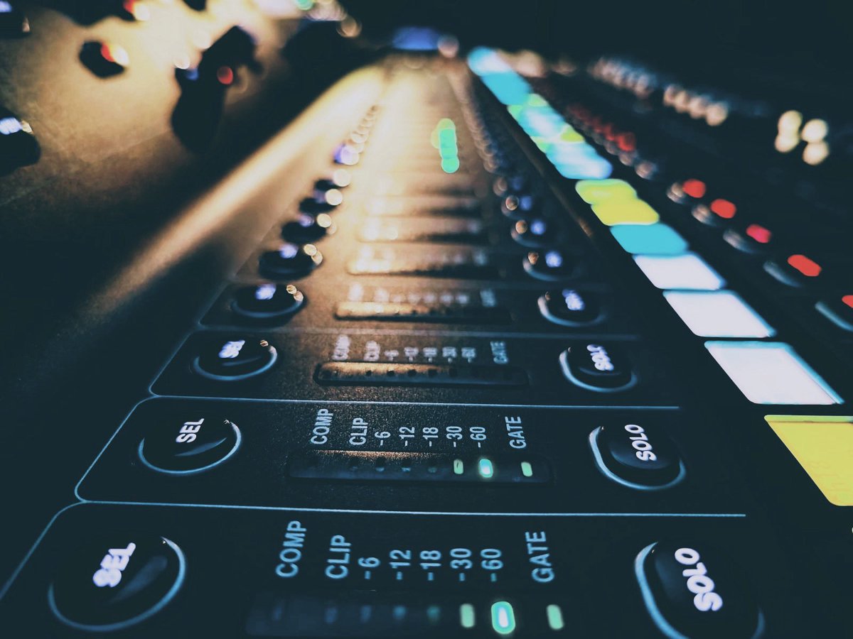 Blackvoltaudio's tweet image. Contamos con una gama bastante amplia en equipos de audio para cubrir cualquier necesidad de sonido en vivo, esto garantiza que puedas encontrar la solución adecuada para tu evento tu evento.

#audioengineering #audiorental #blackvoltaudio