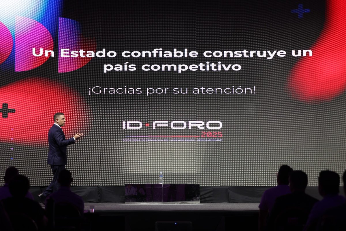 Miticpy's tweet image. 📲🇵🇾 | El ministro @gvillate expuso en la Cumbre Iberoamericana IDForo 2025 la estrategia para digitalizar el Estado

✅ Presentó acciones orientadas a servicios más ágiles, eficientes y transparentes para la ciudadanía.

🔗 Más info: mitic.gov.py/ministro-villa…
