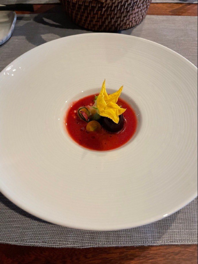 Mod19881M's tweet image. A cozy morning indulgence in a basket of fresh, artisanal pastries. Perfect to brighten up your day! 🥐🍞☕️✨