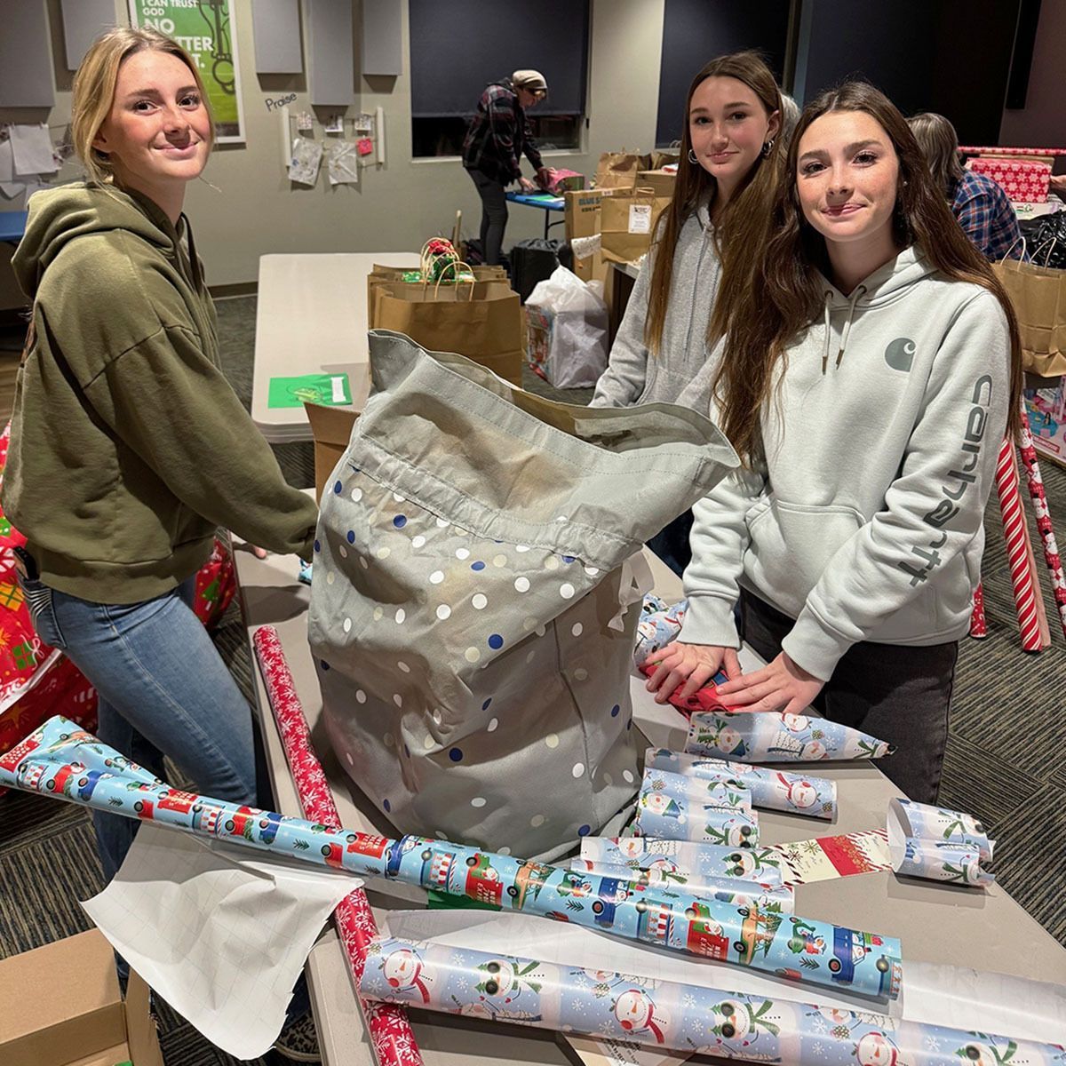 HelloMissionary's tweet image. Our wrapping party for all the Christmas gifts our church family is purchasing to “Give Christmas Away” to kids at The City Center Transitional Living center is just one week away (Wednesday, December 3). Please RSVP to receive important details here: buff.ly/00mQn1c