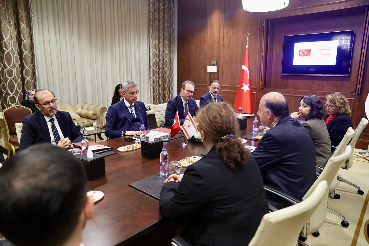 📍11. Türk Tıp Dünyası Kurultayı 

Kuzey Kıbrıs Türk Cumhuriyeti Sağlık Bakanı Sayın Hakan Dinçyürek ile bir araya gelmekten büyük memnuniyet duydum. 

Görüşmemizde ülkelerimizin sağlık alanında yürüttüğü mevcut iş birliklerini  ele aldık. Gelecekte gerçekleştireceğimiz