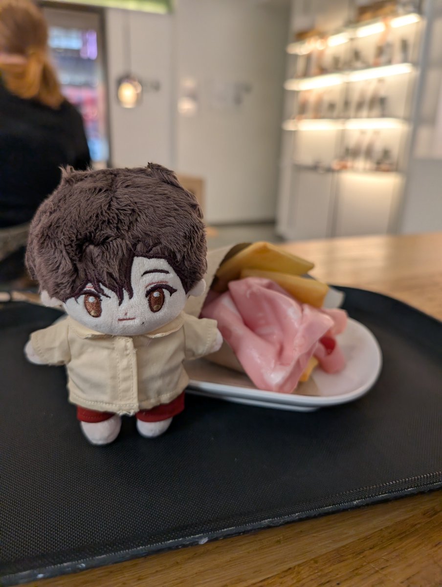 emosh_sloff's tweet image. The knights enjoyed trying lots of delicious Italian food while we were in Bologna 🍝 @villain_vesper made sure we tried the best dishes in the city ❤️

#オークの樹の下 #UnderTheOakTree #UTOT #RoamingRDK #상수리나무아래 #RemdragonWrangler #CalypseCoordinator
