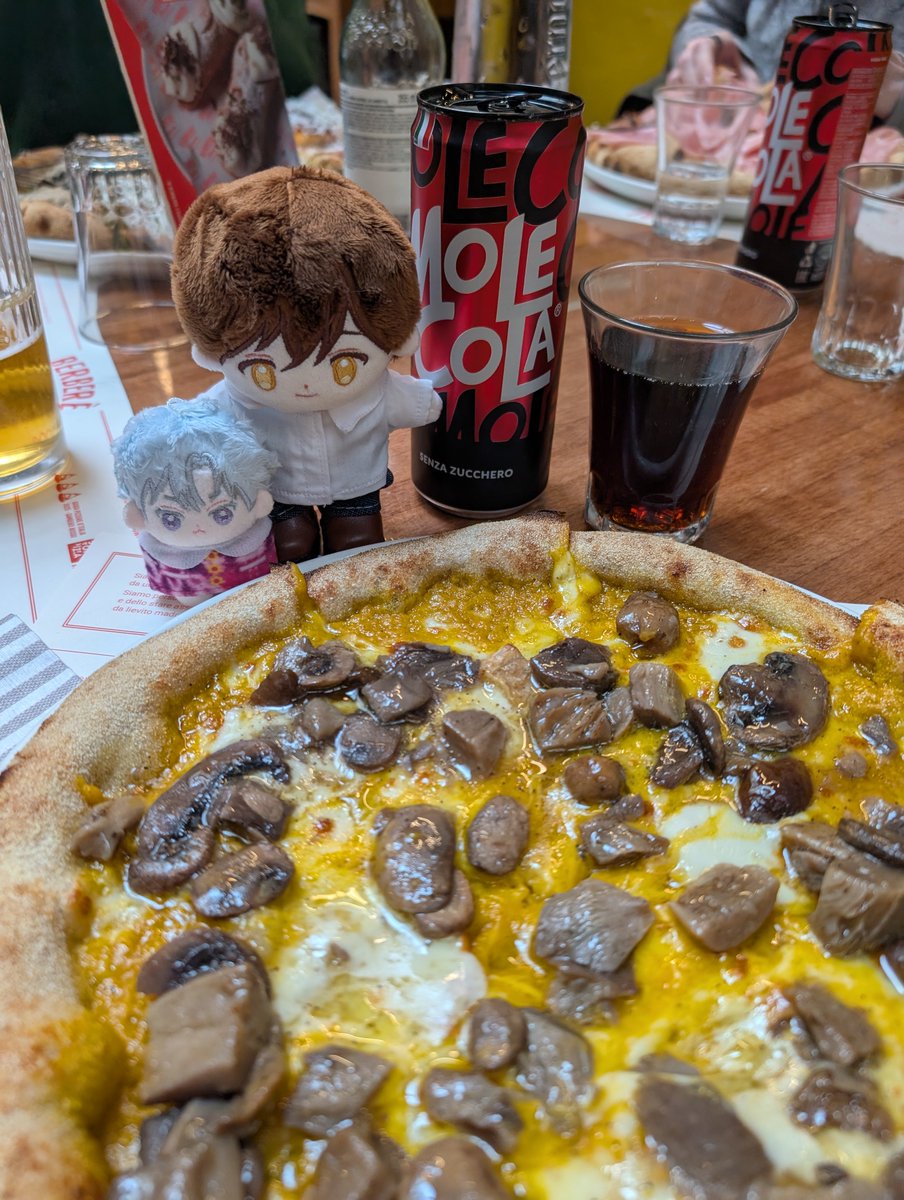 emosh_sloff's tweet image. The knights enjoyed trying lots of delicious Italian food while we were in Bologna 🍝 @villain_vesper made sure we tried the best dishes in the city ❤️

#オークの樹の下 #UnderTheOakTree #UTOT #RoamingRDK #상수리나무아래 #RemdragonWrangler #CalypseCoordinator