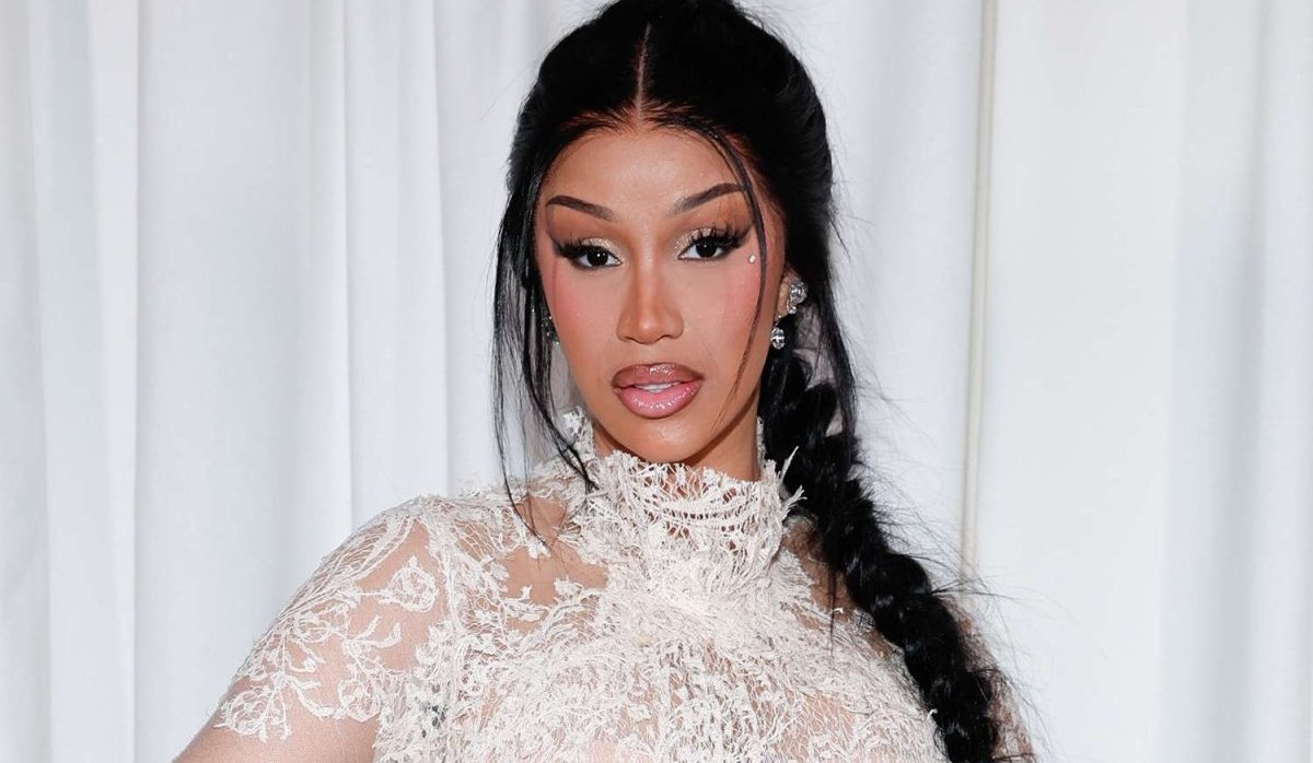 btschartpulse's tweet image. #JungKook, Olivia Rodrigo, Billie Eilish, and Cardi B are ONLY Artists In history who surpassed 10B streams on Spotify with just one Album released across their&apos;s discography.

— #JungKook is the ONLY Male Artist history to achieve this milestone.