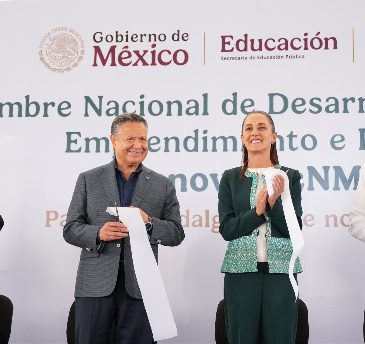 juliomenchaca_'s tweet image. La Presidenta @Claudiashein acompaña esta jornada en la que la innovación y el trabajo colaborativo marcan el ritmo del día en Hidalgo. En la Cumbre InnovaTecNM 2025, Pachuca se convierte en un punto de encuentro lleno de proyectos, diálogo y energía. 

#HidalgoPotenciaEnMarcha…