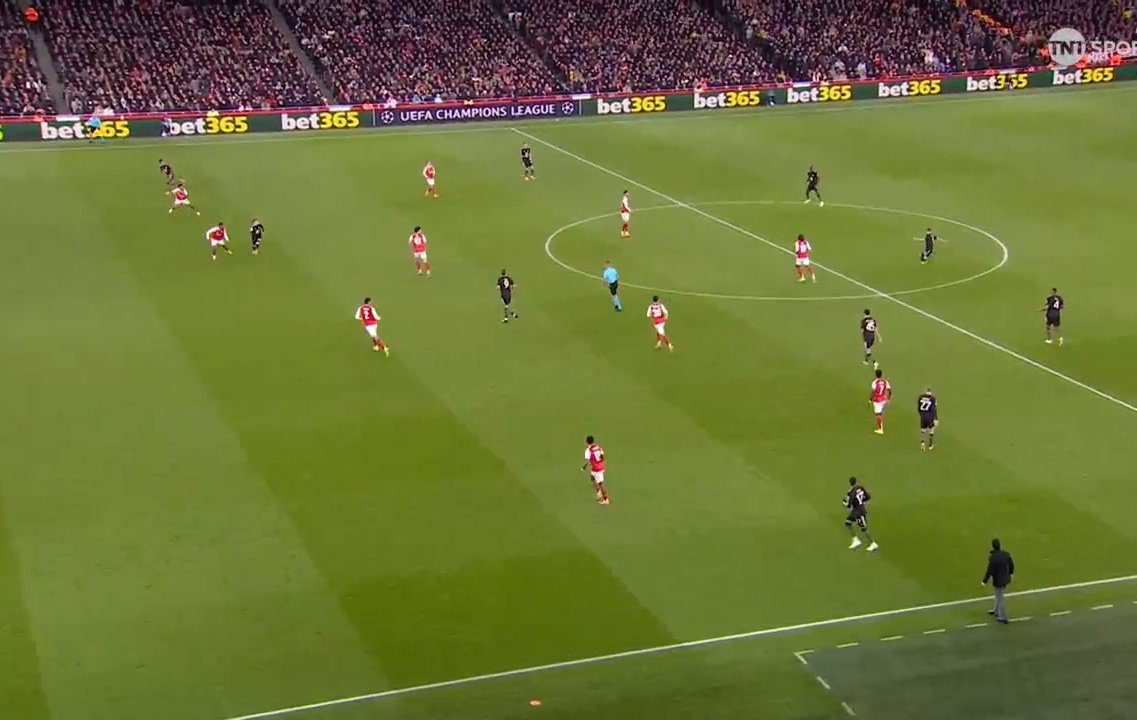 G6tVN0fWQAAhWxr?format=jpg&name=medium