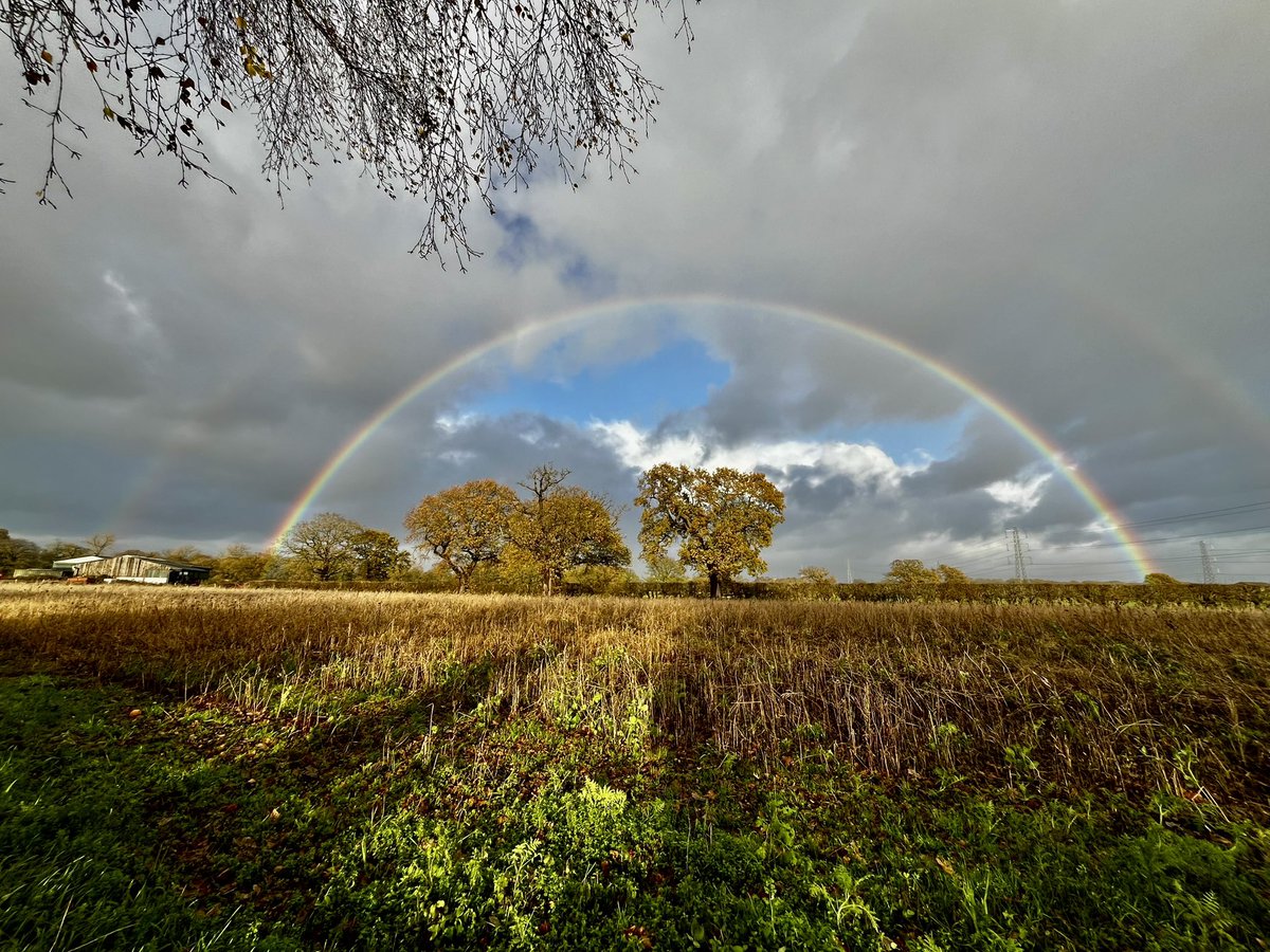 AviateAddict's tweet image. Weather at the end of my Garden 🪴 
So, fire on .