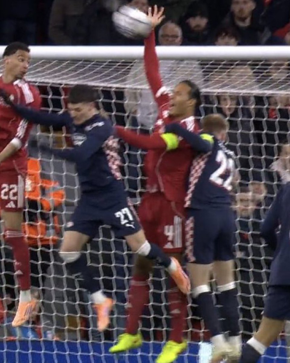 Kiedy zajebiscie się obkułeś i nauczyciel pyta kto chce odpowiadać: