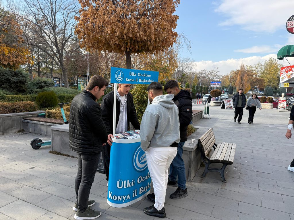 Selçuk Üniversitesi Teşkilatı olarak, standımızın ilk gününde Ülkü Ocakları Eğitim ve Kültür Vakfı genel merkezimizin hazırladığı eğitim materyallerini tanıtmaktan onur duyuyoruz.

Teşkilatımızın çalışmaları hakkında bilgi almak isteyen tüm öğrencileri standımıza davet ediyoruz.