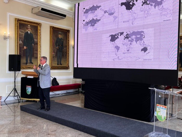 O Ciclo de Palestras 2025 do Núcleo de Estudos Estratégicos do CMS, realizou nesta quarta-feira,26, a última atividade do ano. Como palestrante convidado, o professor doutor Paulo Visentini falou sobre a “Conjuntura Internacional: desafios e oportunidades para o Brasil”.