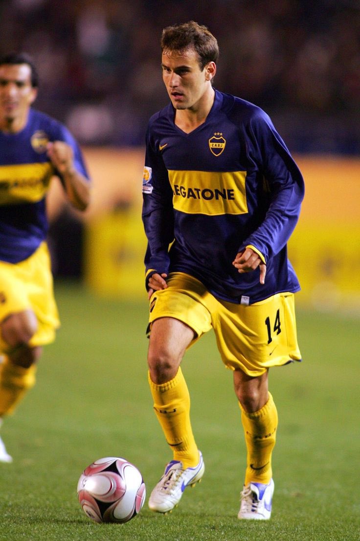 lautibjs_'s tweet image. si Boca piensa ganar la Libertadores en algún momento de su carrera, tiene que volver a esta combinación. mira lo que es eso viejo