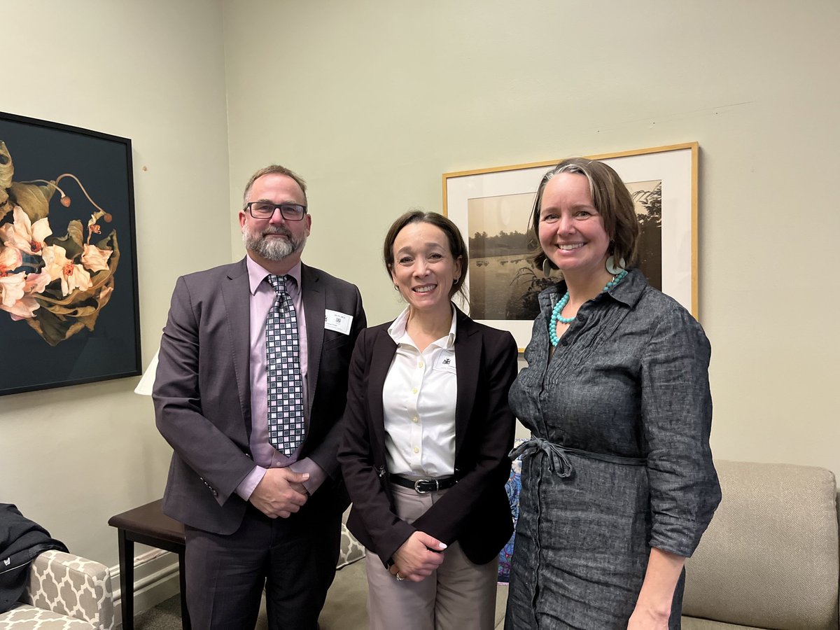 Another productive advocacy day at Queen’s Park discussing violence in schools, Bill 33 and mental health. Thanks to the 26 MPPs who met with us today. #OPCLeadLearn