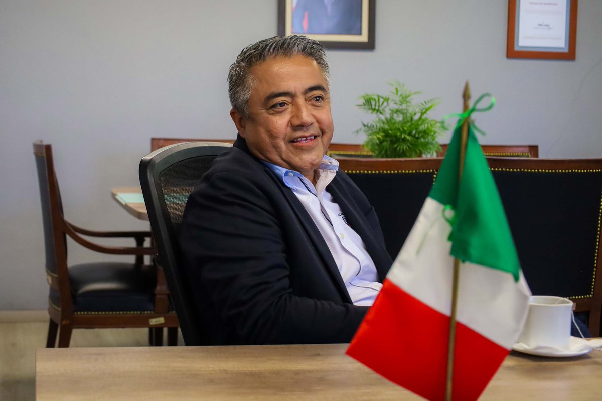 Trabajando para ofrecerte lo mejor en infraestructura educativa #contigo😉. 
En esta visita de Alberto Guerrero por parte de la <a href="/educacionqro/">educacionqueretaro</a> con el titular del <a href="/IFEQ15/">IFEQ</a> , <a href="/FerJCOV/">Fernando Orozco Vega</a> , abordaron temas que buscan solución y acción.🫡