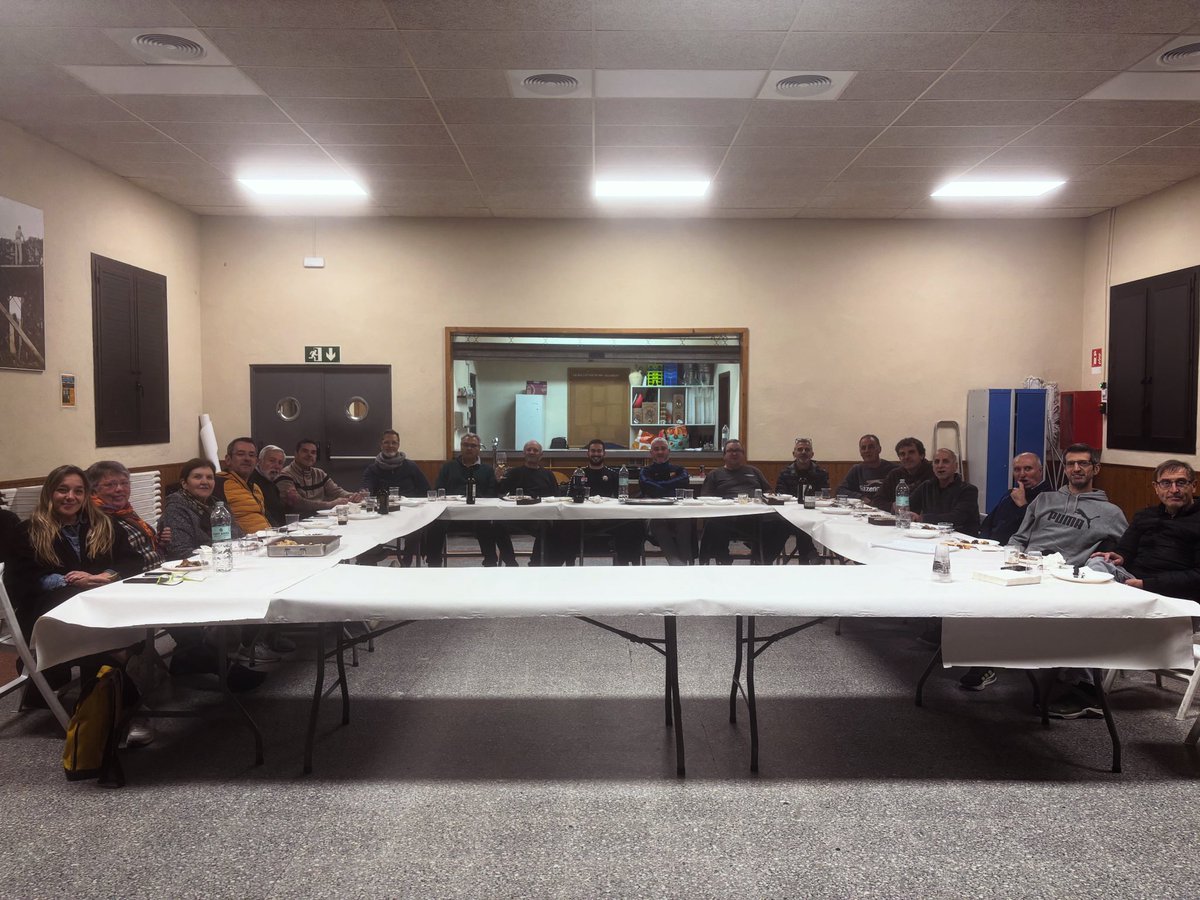 💛 EL COR DEL CLUB

🔝 Sopar extraordinari de la junta directiva

📝 Feina dia a dia per seguir fent créixer el CEF Bosc de Tosca 

#TractoretGroc #BDT1978