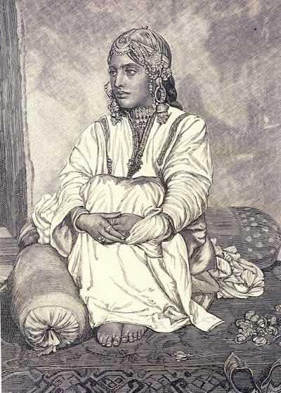 مولانا صاحب اپنی بیوی کے ساتھ ایک گلی میں رکشہ سے اترے اور ارد گرد دیکھا تو بہت پچتایا
چاروں طرف طوائف کے گھر تھے
کچھ طوائف گھر کے دروازے پہ کھڑے پان چبا رہے تھے
مولانا نے بیوی سے کہا۔۔چلو واپس چلتے ہیں۔۔
بیوی : یہ کیسی باتیں کر رہے ہیں۔  آپ سارا دن مسجد میں رہتے ہو اور میں گھر